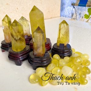 Trụ thạch anh vàng